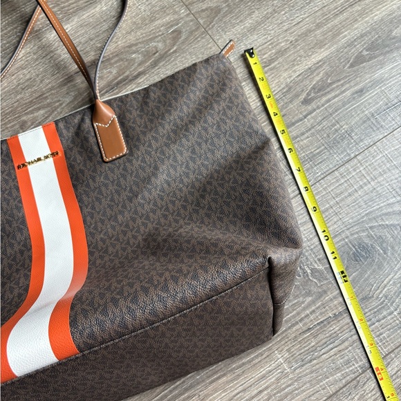 Michael Kors weekender bag in excellent condition from pet and smoke free home - Picture 16 of 16